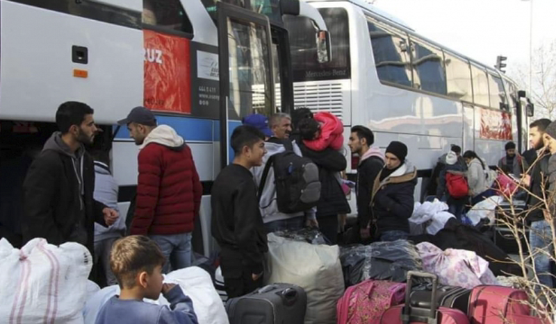 دفعة جديدة من السوريين يعودون طواعية من إسطنبول إلى سوريا (صور)