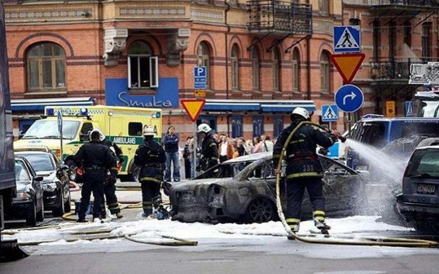 انفجار سيارتين مفخختين في السويد في منطقة أغلبيتها من المهاجرين