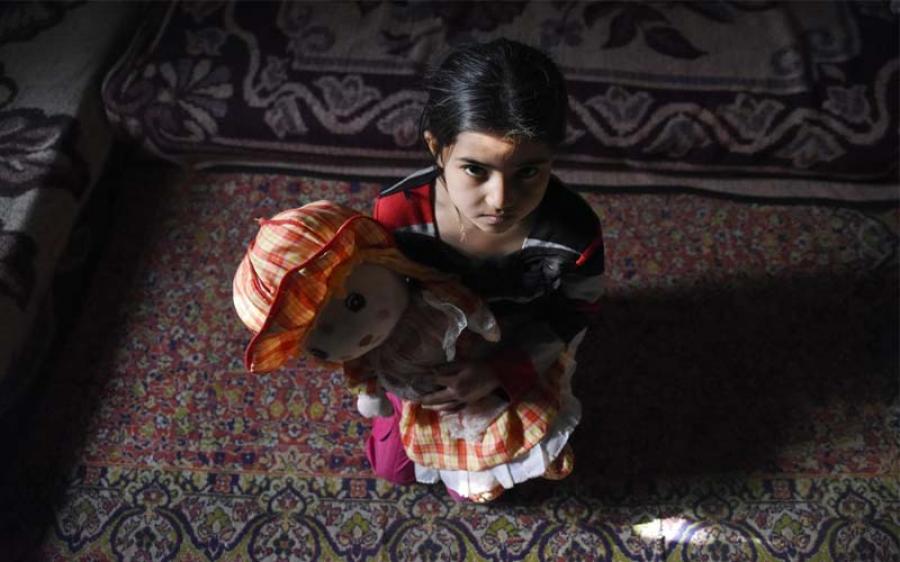 طفلة سورية تعاني من التلاسيميا تنتظر العلاج و مسؤولوا ولاية انطاليا يصرون على عدم بقائهم