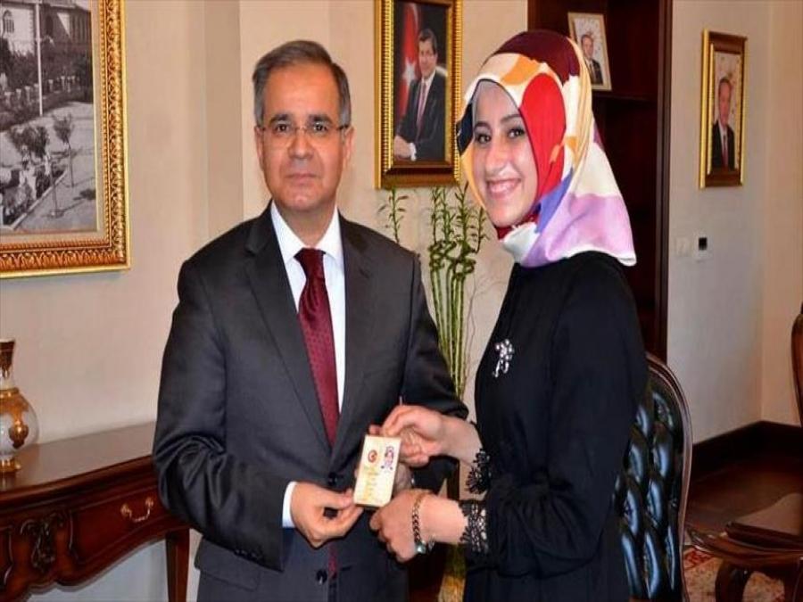 أردوغان يمنح الجنسية التركية لشابة سورية 