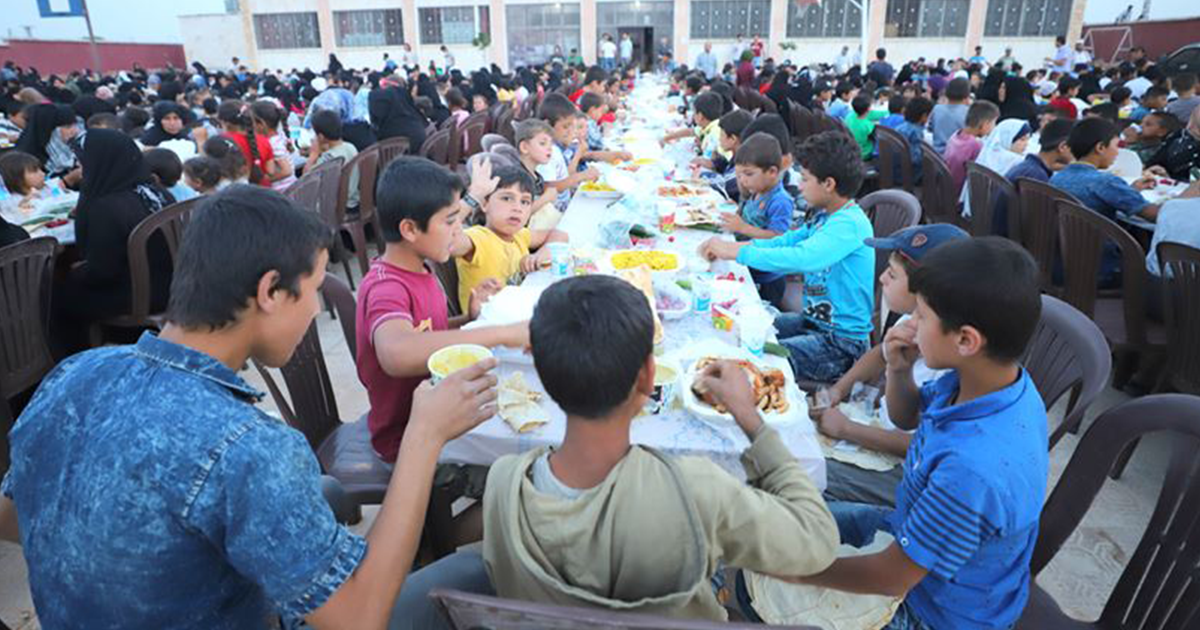 هيئة الإغاثة الإنسانية تقيم مأدبة إفطار للأيتام السوريين في إعزاز