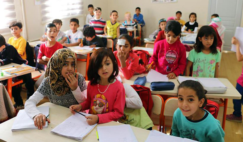 وزارة التعليم التركية: أكثر من 600 ألف طالب سوري يتلقون التعليم في مدارس البلاد