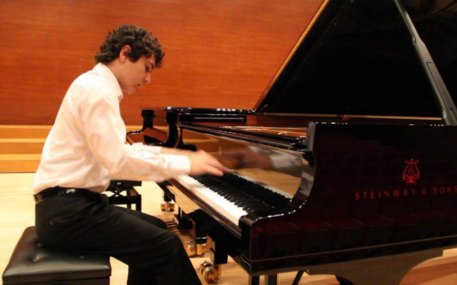 موهبة البيانو ” السورية – التركية ” تامبي أسعد يعزف في الكونغرس الأمريكي