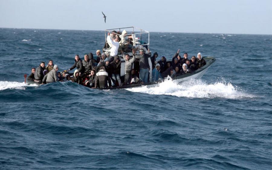 معظمهم سوريون .. إنقاذ 68 مهاجراً تركهم المهربون على جزيرة نهرية في اليونان