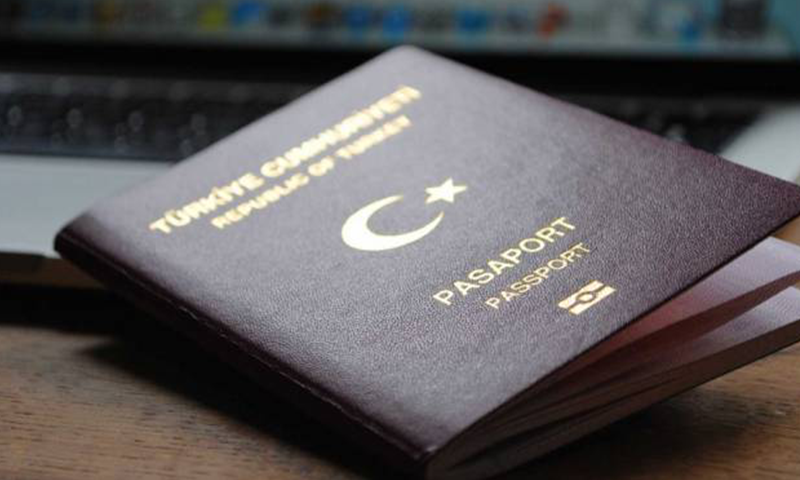 تجارب من سفر السوريين المجنسين.. بجواز السفر التركي