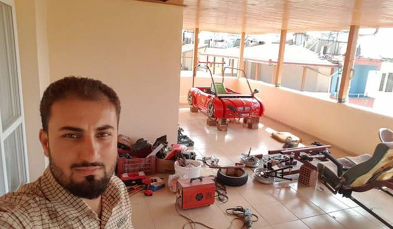 مهندس سوري يبتكر سيارة تعمل على الطاقة الشمسية والكهرباء في أنطاكيا