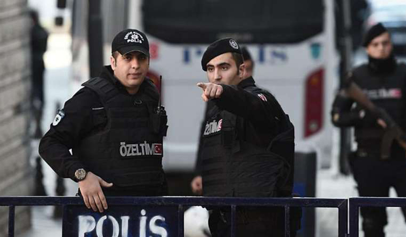 السلطات التركية تقبض على 4 أشخاص بتهمة الاحتيال بينهم سوريون