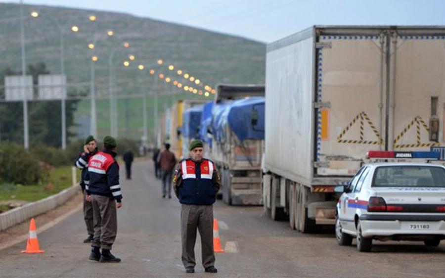 200 شاحنة مساعدات أممية تعبر الحدود التركية إلى سورية