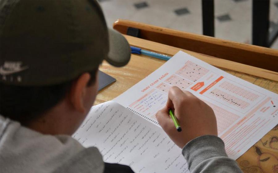 وزارة التربية في الحكومة المؤقتة تصدر تعميماً حول التقدم للشهادات الإعدادية و الثانوية لعام 2015