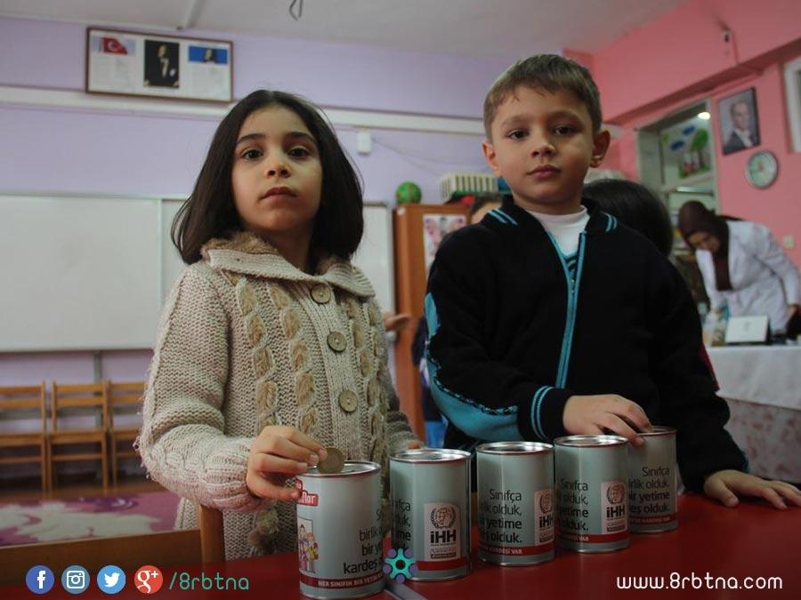 طلاب أتراك في مرحلة الروضة يقدمون مصروفهم الخاص لأطفال سوريا