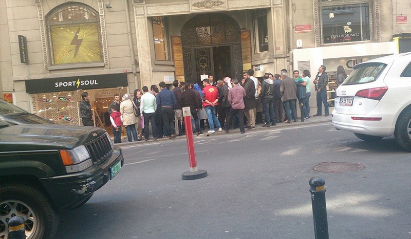 الخارجية السورية تبرر الازدحام في السفارات الخارجية السورية تبرر الازدحام في السفارات