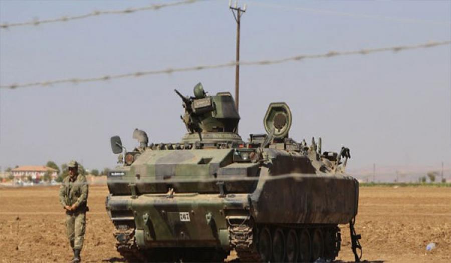 تركيا تحشد نصف قواتها البرية قرب الحدود السورية