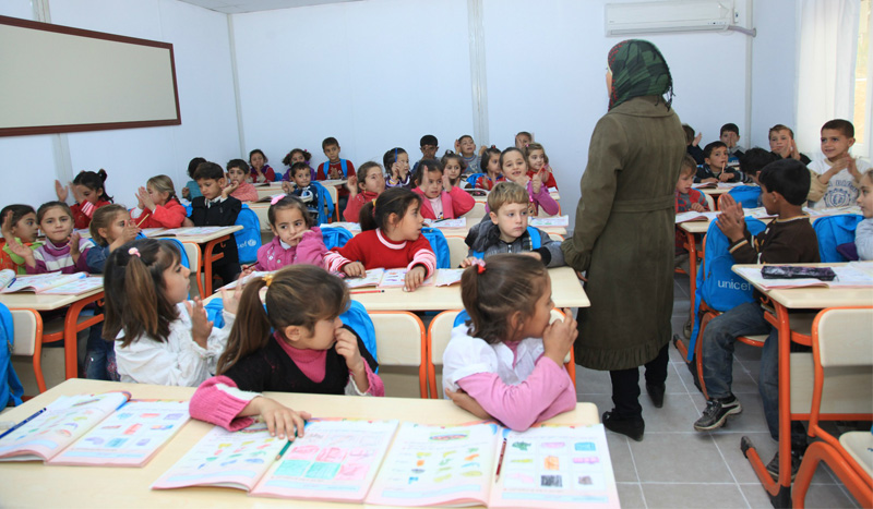 المدارس التركية تعمل على استيعاب الأعداد الكبيرة من الطلبة السوريين في إسطنبول المدارس التركية تعمل على استيعاب الأعداد الكبيرة من الطلبة السوريين في إسطنبول