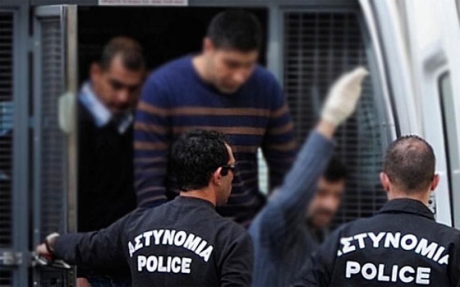السلطات القبرصية تلقي القبض على سوريين بتهمة تهريب السيارات إلى سوريا