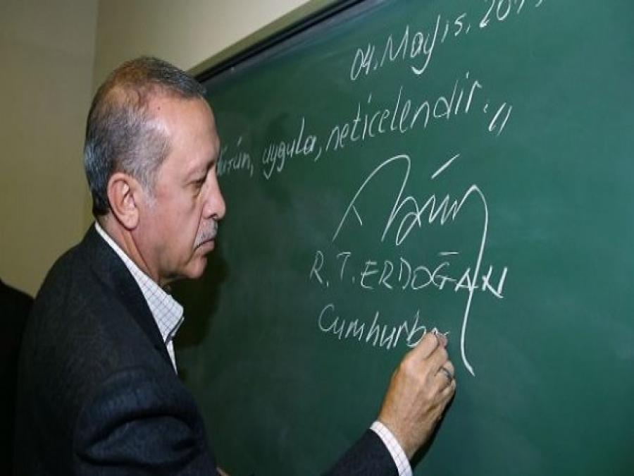 أحمد منصور يروي حوارًا سابقًا له مع أردوغان حول “سرّ النهضة” في تركيا أحمد منصور يروي حوارًا سابقًا له مع أردوغان حول “سرّ النهضة” في تركيا
