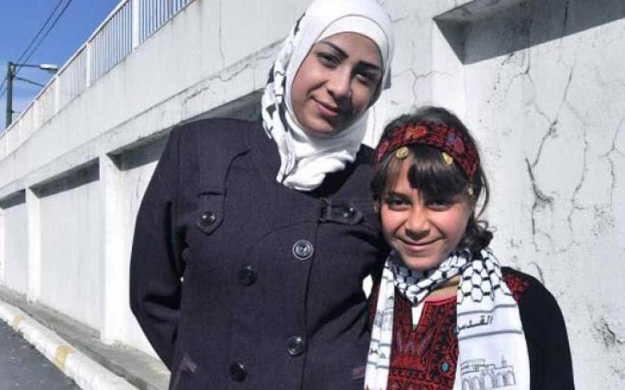 بعد أربع سنوات من الفراق.. طفلة تلتقي بأمها السورية في اسطنبول