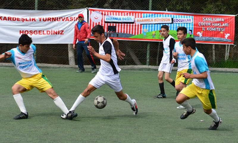 بطولة "الأخوّة" لكرة القدم تجمع بين الطلاب السوريين والأتراك