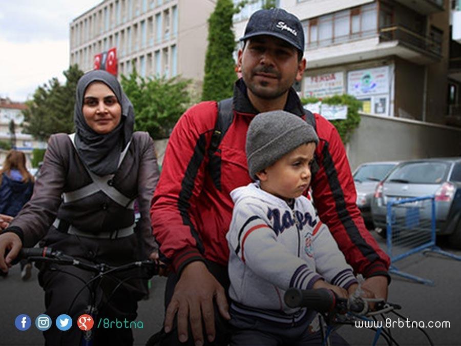 عائلة سورية تقطع الف كيلو متر بالدراجة الهوائية للقاء اردوغان