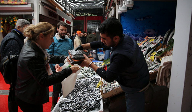 اللغة والقانون.. مصاعب السوق التركية تحبط عمالًا سوريين