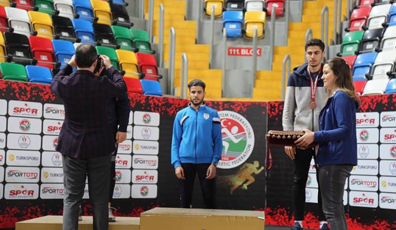 اقترب من تحطيم الرقم القياسي.. سوري يفوز بسباق 800 متر ويتأهب لتمثيل تركيا في بطولة أوروبا