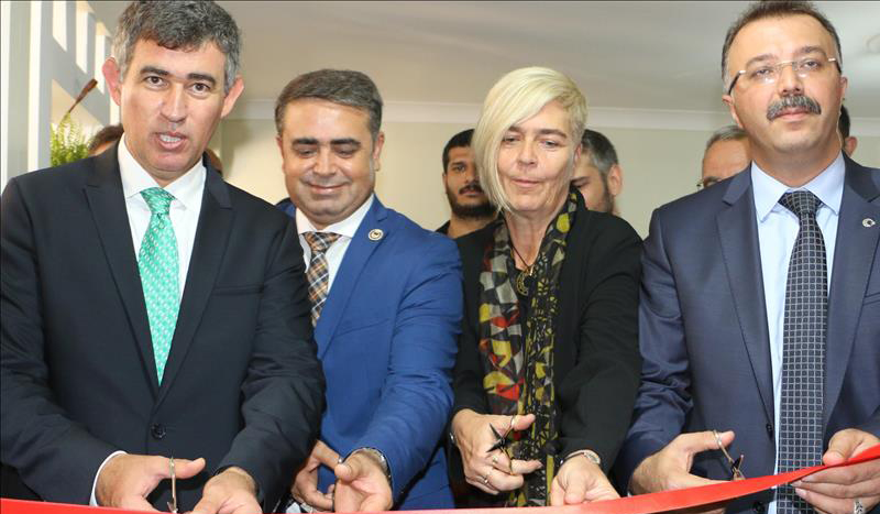 افتتاح مكتب حقوقي للمهاجرين واللاجئين في تركيا