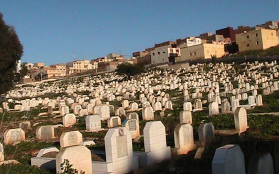 أم محمد سورية تعيش في المقابر