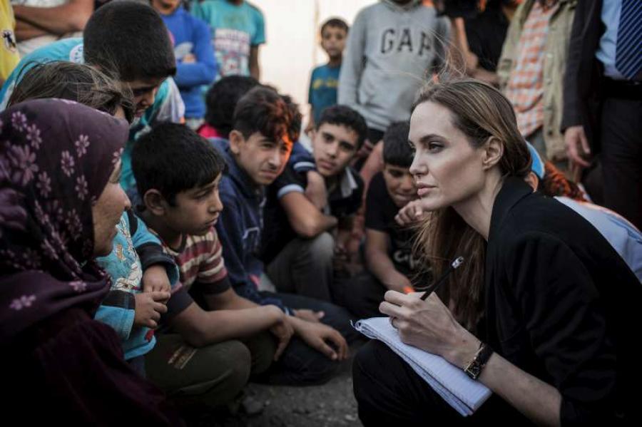 أنجلينا جولي تنهي الإجراءات القانونية لتبني طفل سوري
