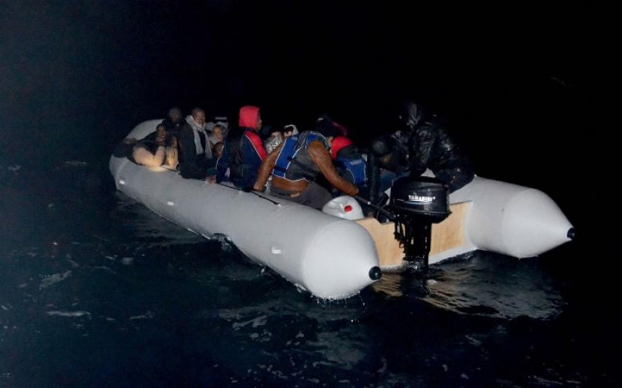 خفر السواحل التركي ينقذ 12 مهاجر سوري من الغرق في بحر إيجة