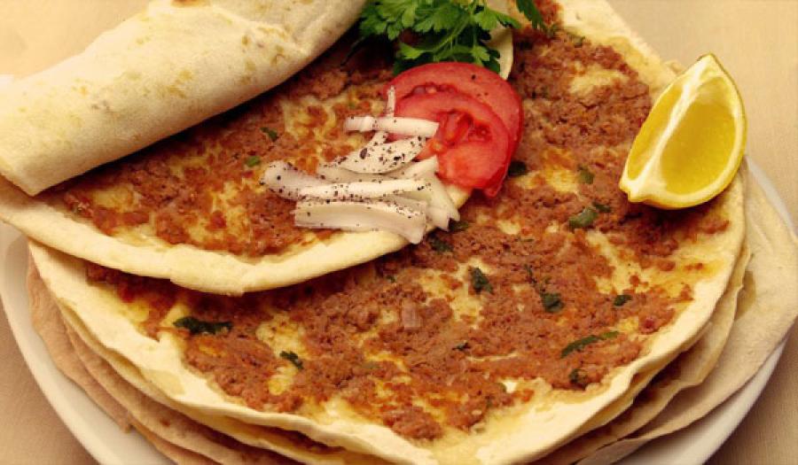لحم العجين ذو الأصول السورية وجبة رمضانية مهمة في تركيا