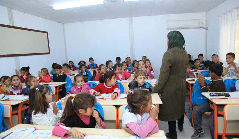تعليمات لنائب والي أضنة حول تسجيل السوريين بالمدارس: عقوبة لمن لا ينفذ