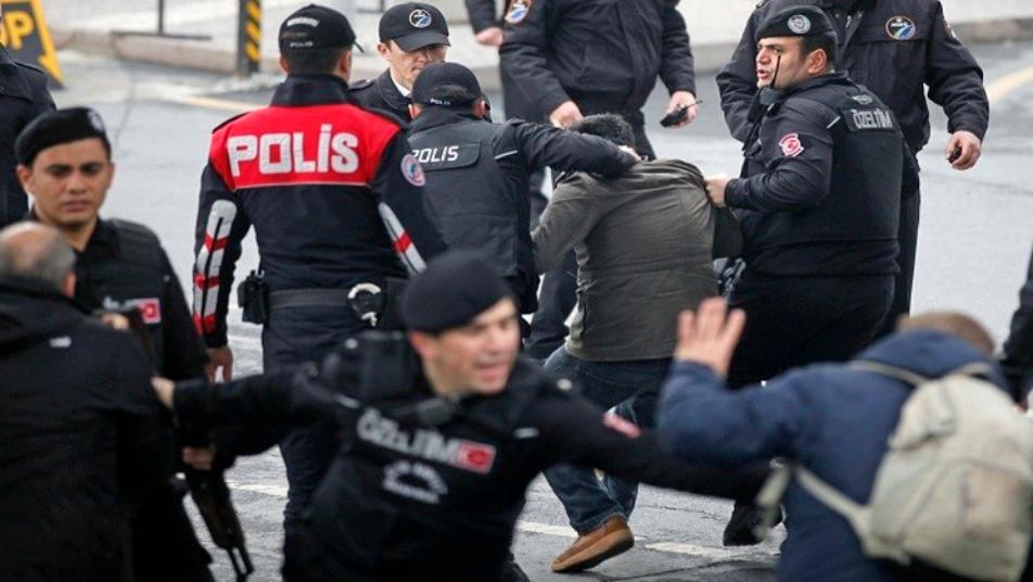 اعتقال مواطنين أتراك بتهمة التحريض "عبر الإنترنت" ضد اللاجئين السوريين