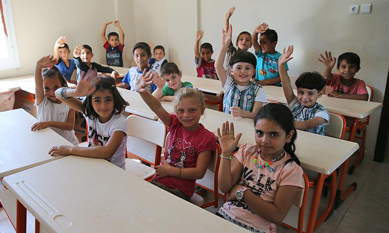 للطلاب السوريين في تركيا.. مبادرة لترجمة بث القنوات التعليمية التركية