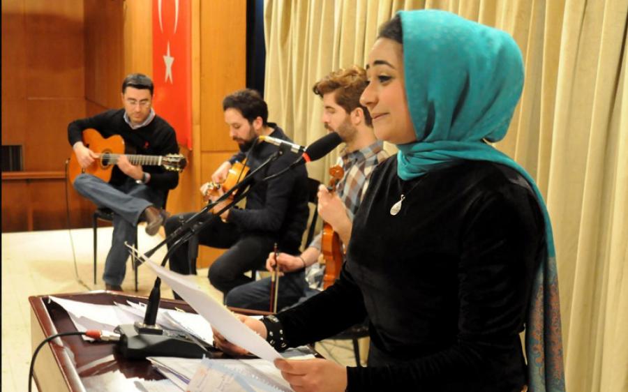 أديبة سورية تنشر أول دواوينها الشعرية في تركيا