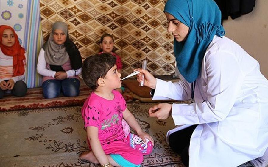  ممرضة سورية تتطوع لرعاية جيرانها صحياً في تركيا