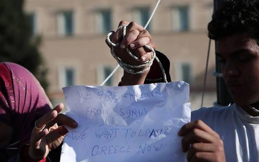 لاجئ سوري يحاول شنق نفسه في اعتصام للسوريين في العاصمة اليونانية