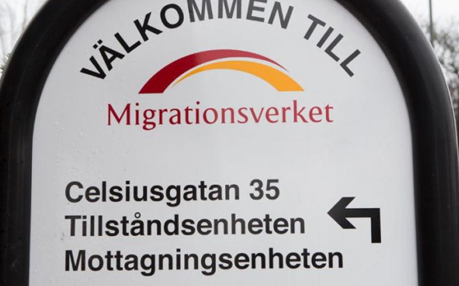 تقارير سويدية : اللاجئون يختبئون في السويد لمدة سنة و نصف إلى حين التخلص من بصمتهم في بلد آخر ! 