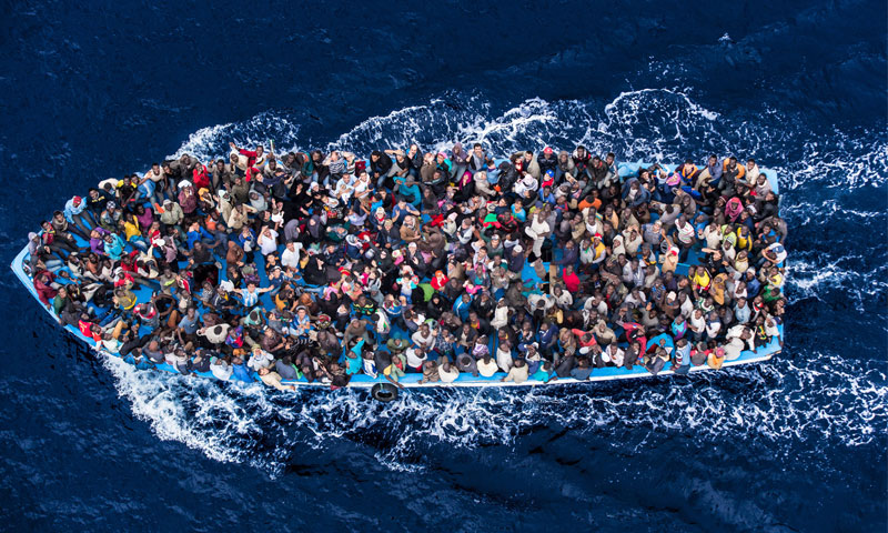 أوروبا تمدد برنامجها لاستقبال 50 ألف لاجئ