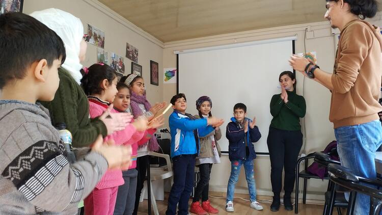 فصول خاصة داخل المدارس للطلاب السوريين لتعلم اللغة التركية قبل دمجهم في النظام التركي