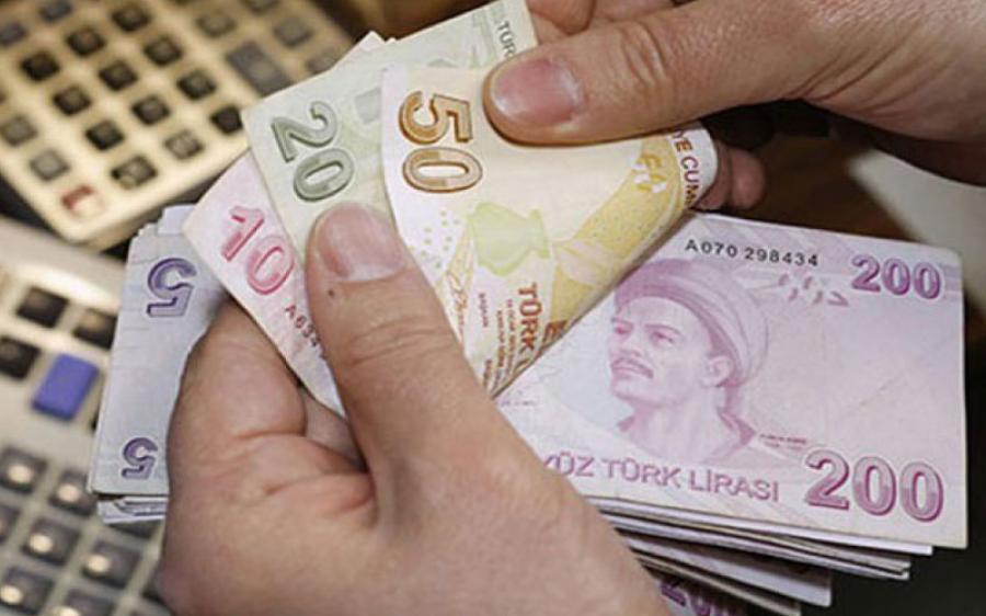 الليرة التركية توسع خسائرها أمام الدولار