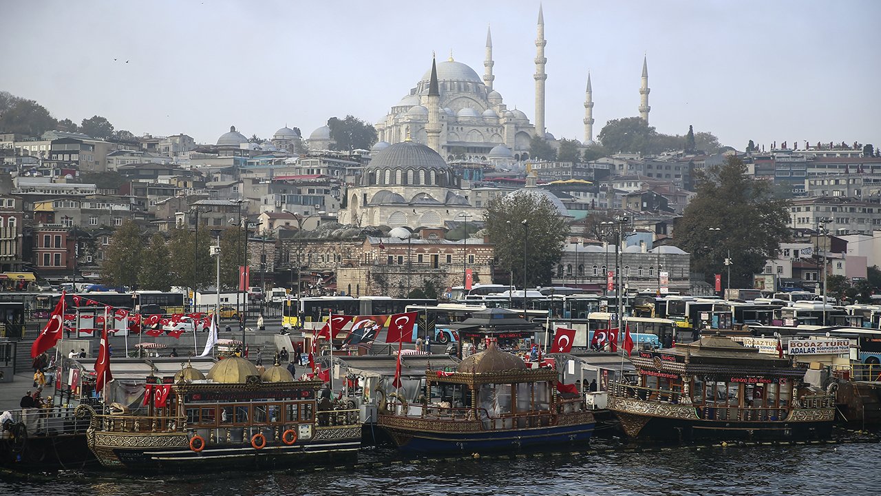 حكاية "سفن السمك" بإسطنبول.. منذ ظهورها الأول وحتى حظرها