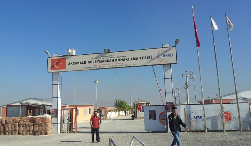 تركيا تبدأ بإخلاء مخيم للاجئين السوريين في أورفا