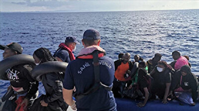 خفرالسواحل التركي ينقذ مهاجرين غير شرعيين في موغلا