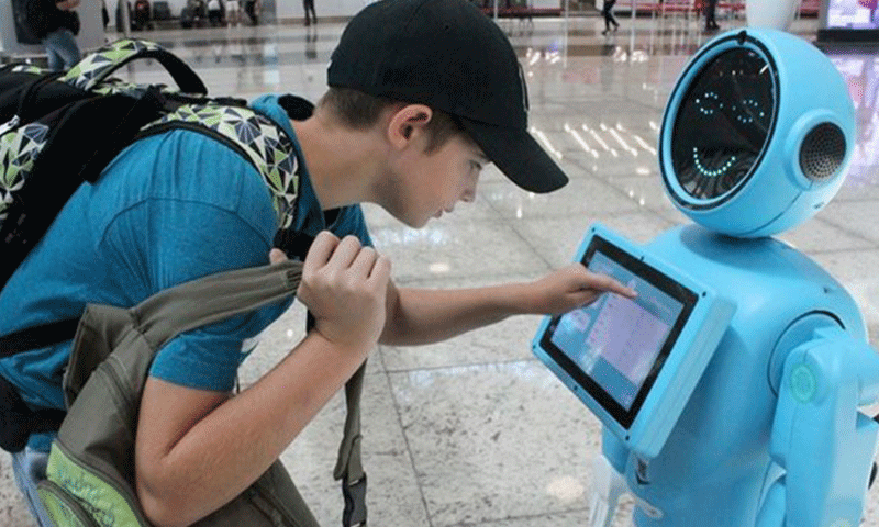 روبوتات لمساعدة المسافرين في مطار اسطنبول