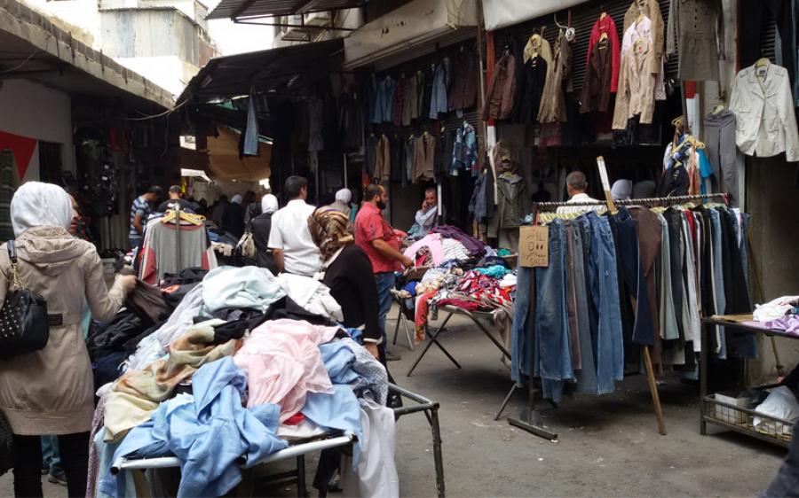 سوق البالة في لبنان.. مقصد اللاجئين السوريين في زمهرير الشتاء